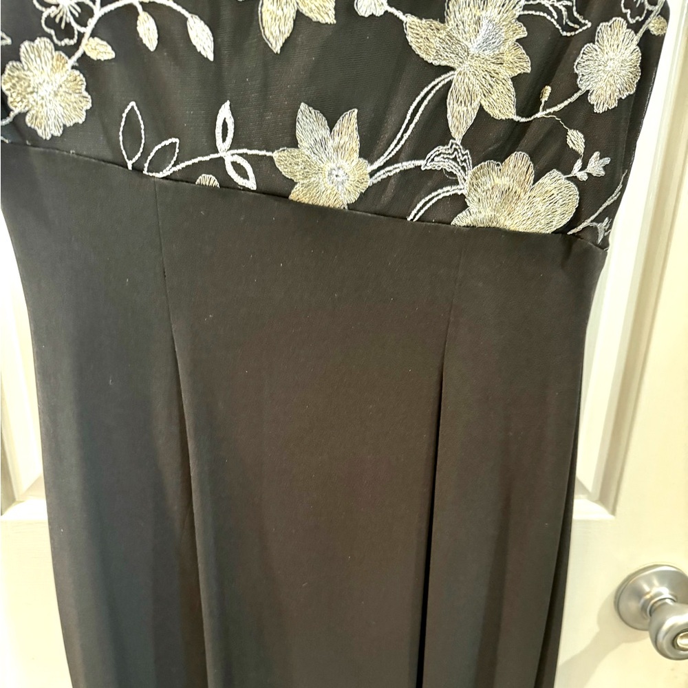 NWT. Pretty & Slimming formal gown. Size 8P